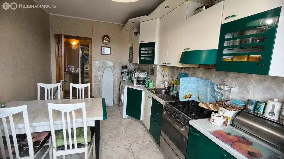 3-комнатная квартира: Пермь, улица Строителей, 8 (69 м) - Фото 0