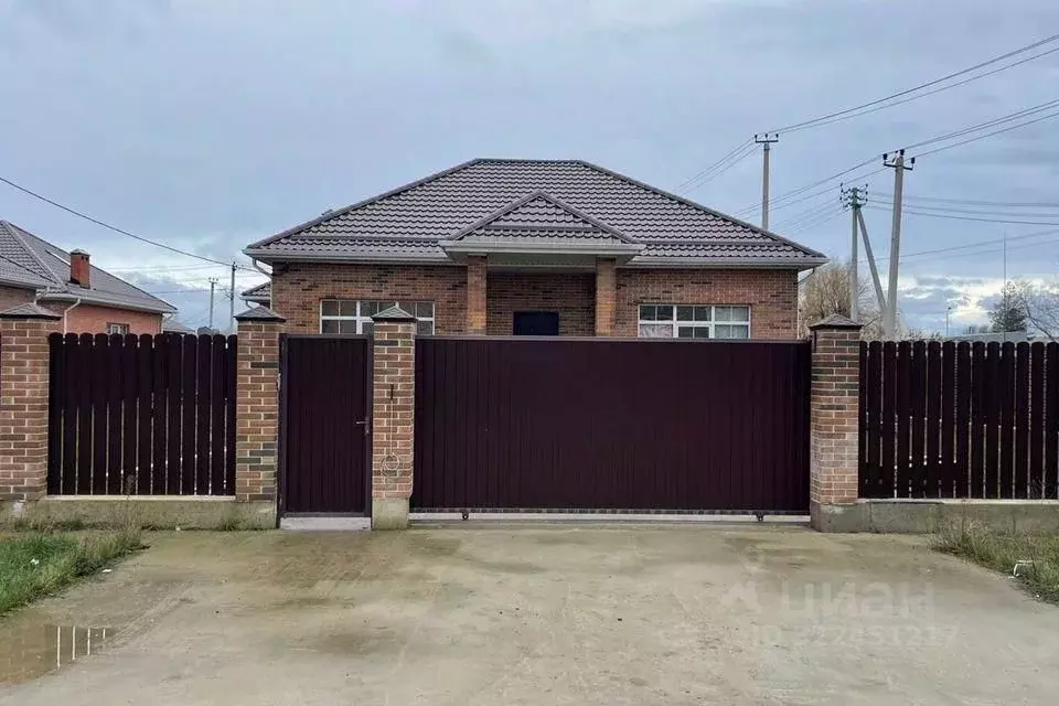 Дом в Адыгея, Тахтамукайский район, Яблоновский пгт ул. Гагарина, 81 ... - Фото 1