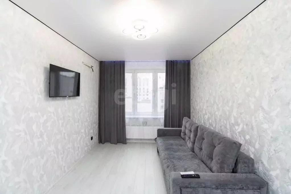 1-к кв. Тюменская область, Тюмень Новгородская ул., 22 (38.5 м) - Фото 1