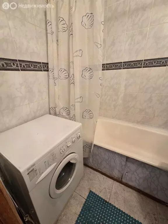 3-комнатная квартира: Омск, улица Дианова, 26 (62.2 м) - Фото 0