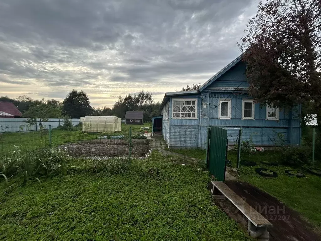 Дом в Новгородская область, Парфинский район, Федорковское с/пос, д. ... - Фото 1