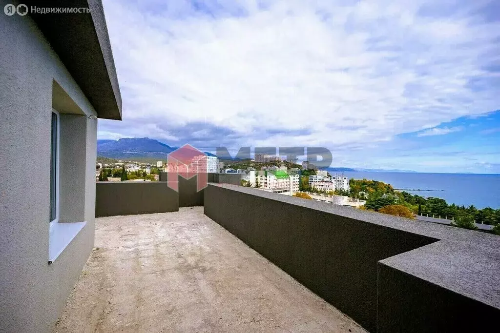 2-комнатная квартира: Алушта, улица Володарского, 9 (100.3 м) - Фото 0