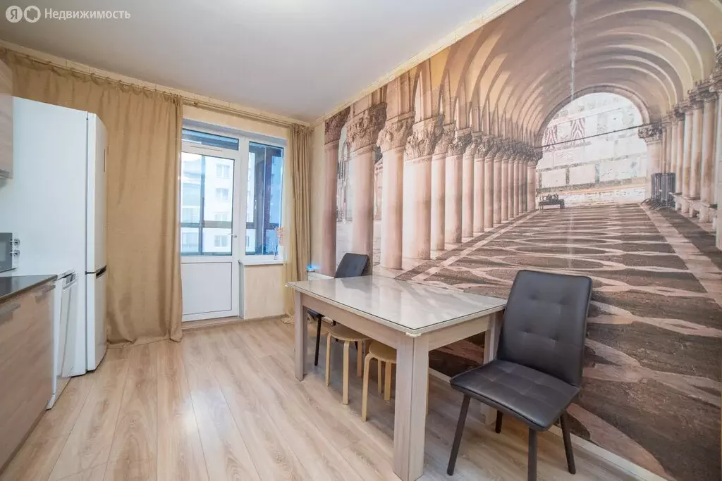 3-комнатная квартира: Екатеринбург, улица Анатолия Мехренцева, 46 ... - Фото 0