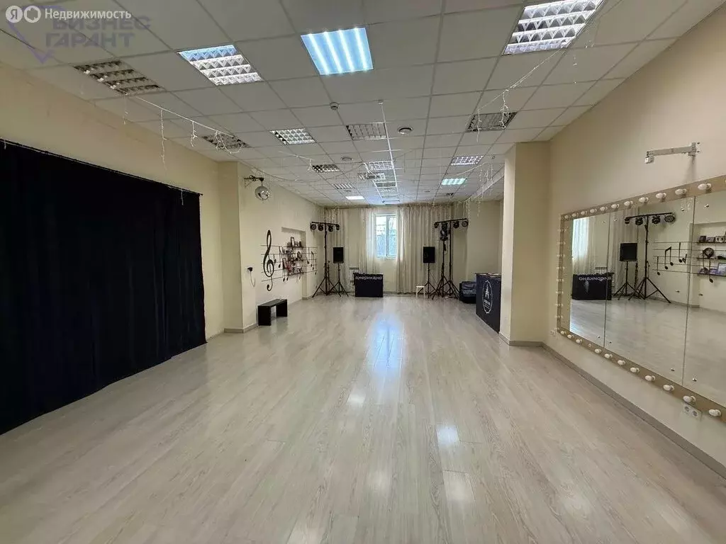 Помещение свободного назначения (215 м) - Фото 2