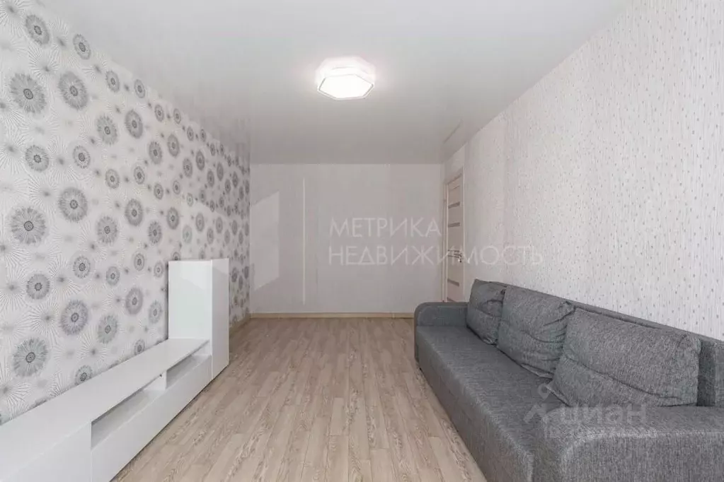 1-к кв. Тюменская область, Тюмень ул. Мельникайте, 48 (30.4 м) - Фото 1