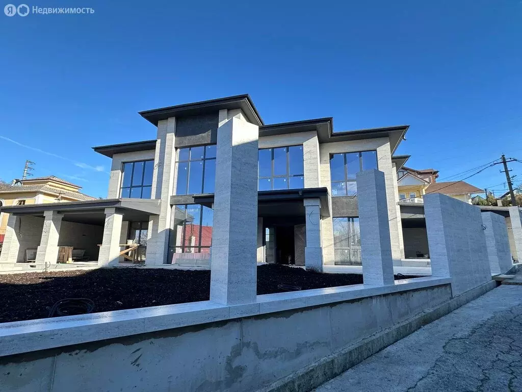 Дом в посёлок городского типа Дагомыс, Летняя улица, 28 (300 м) - Фото 1