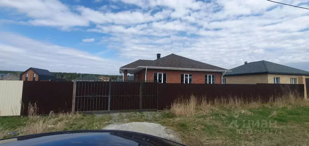 Дом в Свердловская область, Сысертский муниципальный округ, д. ... - Фото 1