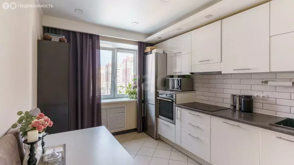 2-комнатная квартира: Тюмень, улица Монтажников, 51 (64 м) - Фото 1