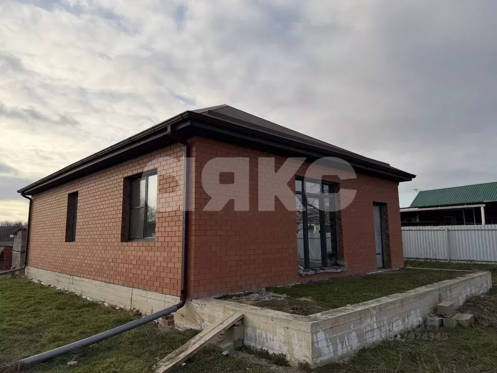 Дом в Краснодарский край, Новокубанский район, Советская ст-ца ул. ... - Фото 1