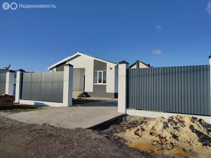 Дом в Ростов-на-Дону, Особенная улица (100 м) - Фото 0