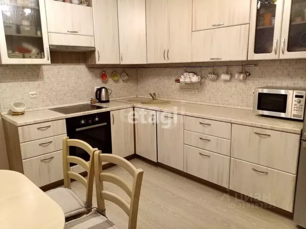 3-к кв. Коми, Сыктывкар просп. Бумажников, 52 (82.6 м) - Фото 1
