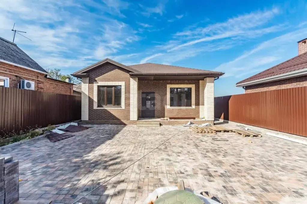 Дом в Ростовская область, Азов Азовский район, Трудовой пер. (106 м) - Фото 1