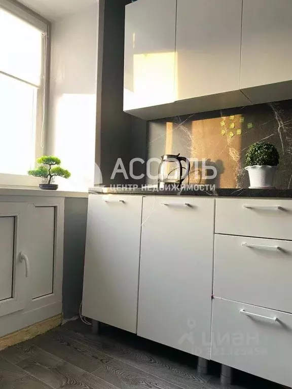 2-к кв. Омская область, Омск просп. Космический, 3 (42.9 м) - Фото 1