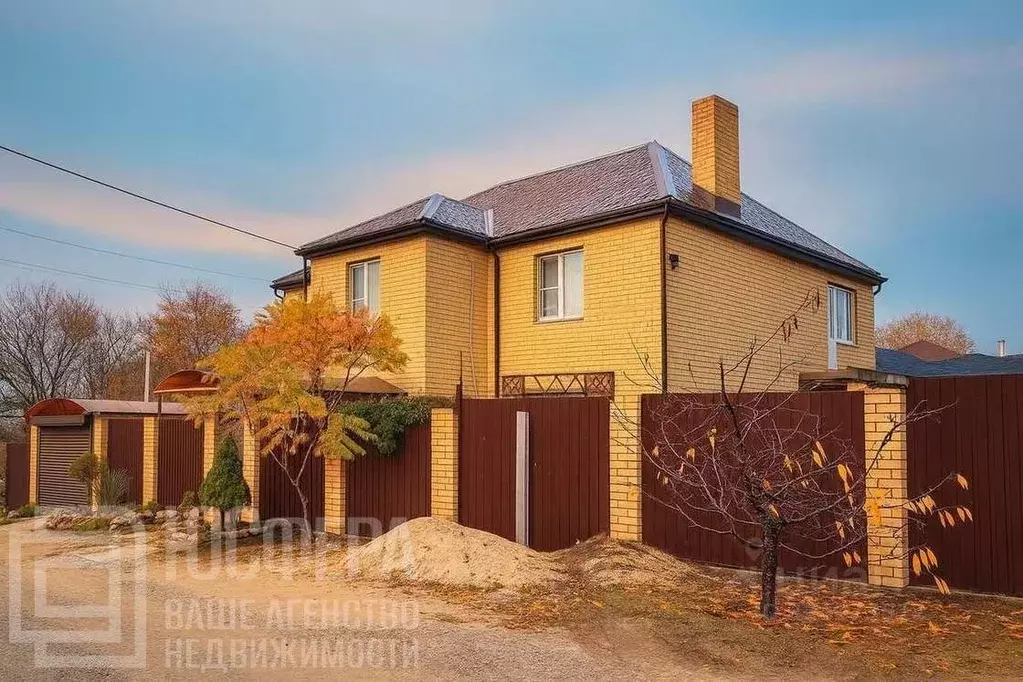 Дом в Волгоградская область, Волгоград Калачевская ул., 64 (220 м) - Фото 1