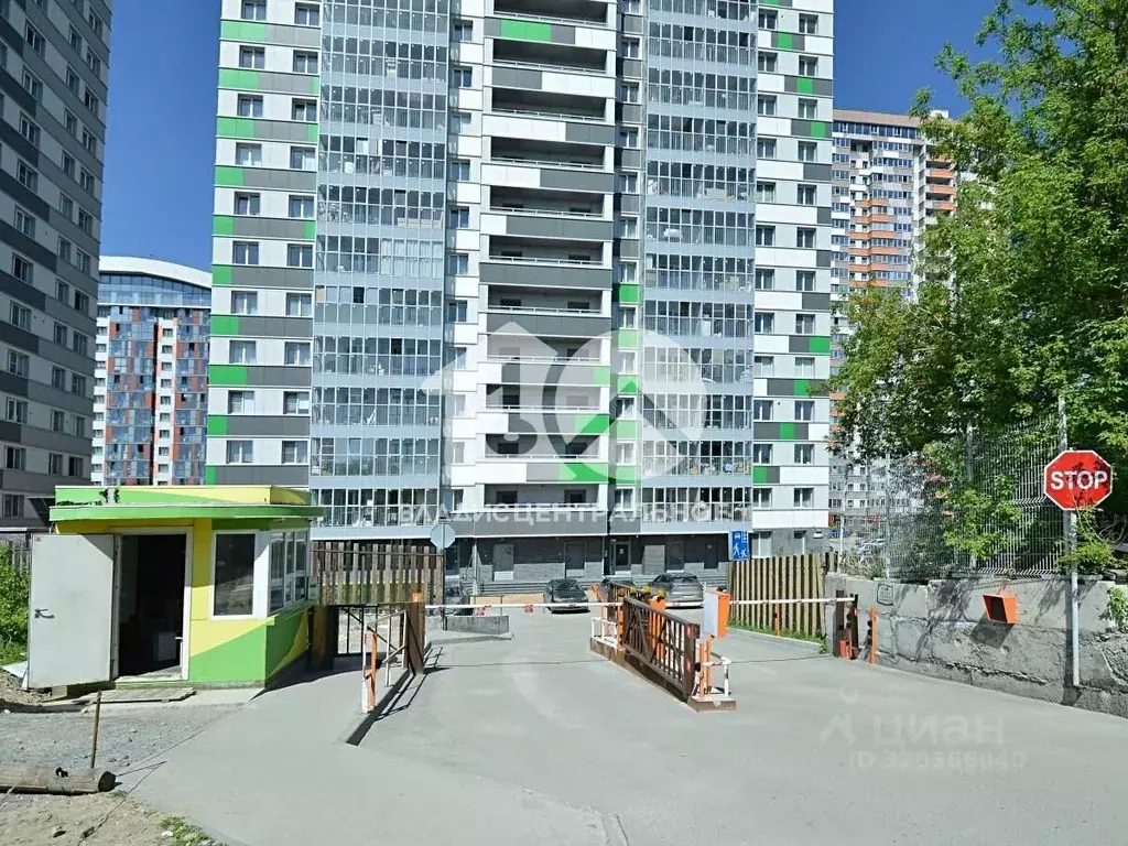 3-к кв. Новосибирская область, Новосибирск ул. Лескова, 35 (65.7 м) - Фото 0