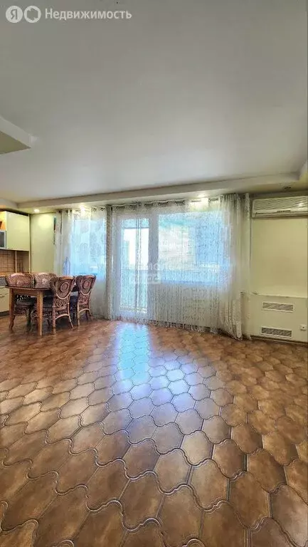 3-комнатная квартира: Волгоград, Закавказская улица, 2А (77.2 м) - Фото 1
