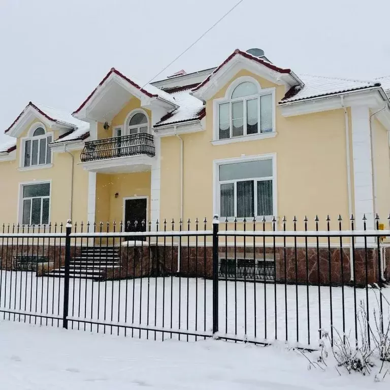 Дом в Санкт-Петербург, Санкт-Петербург, Петергоф ул. Веденеева, 18 ... - Фото 1