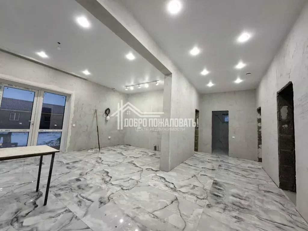 Дом в Хакасия, Абакан Саянская ул., 2 (150 м) - Фото 1