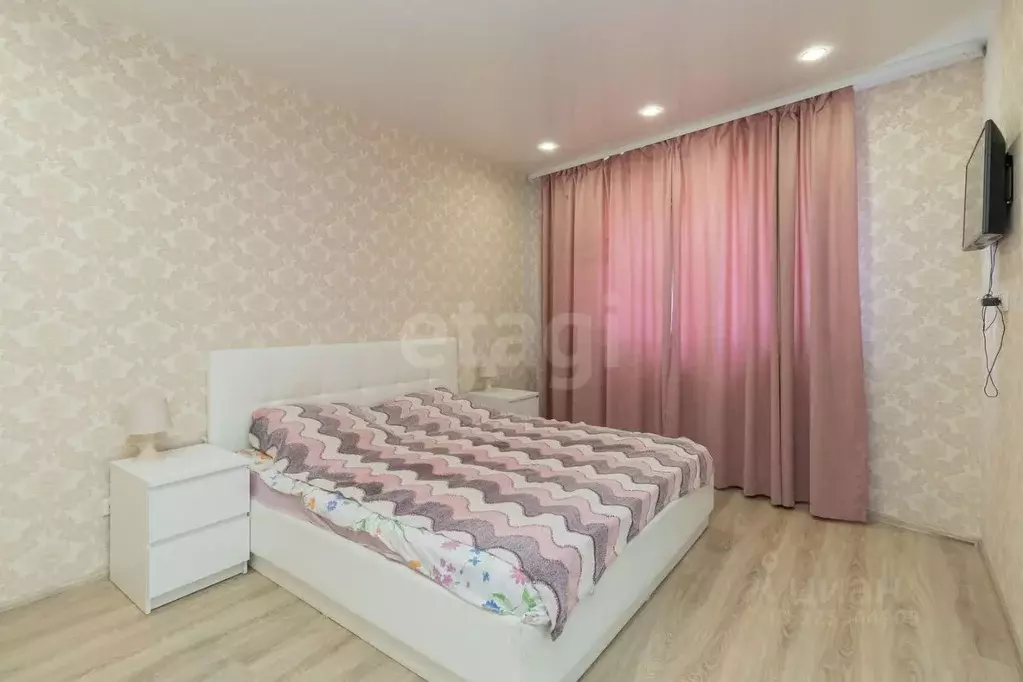 2-к кв. Тюменская область, Тюмень Харьковская ул., 68 (81.2 м) - Фото 1