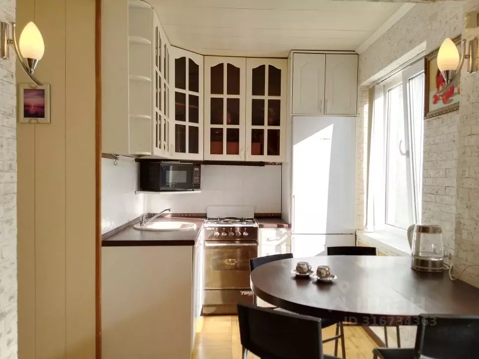 3-к кв. Карелия, Петрозаводск ул. Кутузова, 2 (62.7 м) - Фото 0