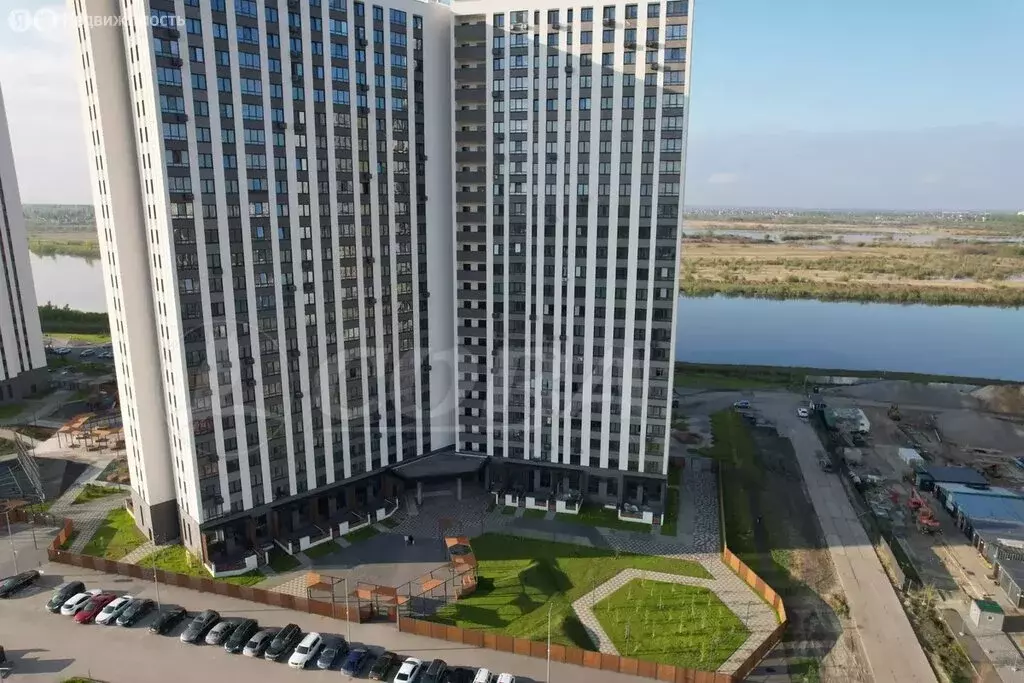 2-комнатная квартира: Тюмень, Краснооктябрьская улица, 8 (66 м) - Фото 1