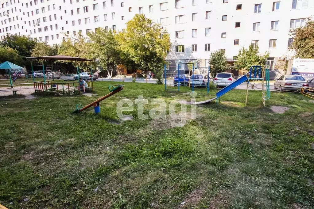 4-к кв. Тюменская область, Тюмень ул. 50 лет Октября, 70 (68.1 м) - Фото 0