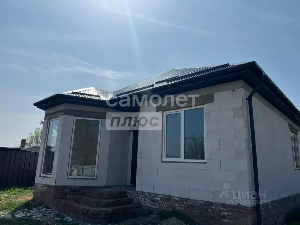 Дом в Краснодарский край, Кореновский район, Дядьковская ст-ца ... - Фото 1