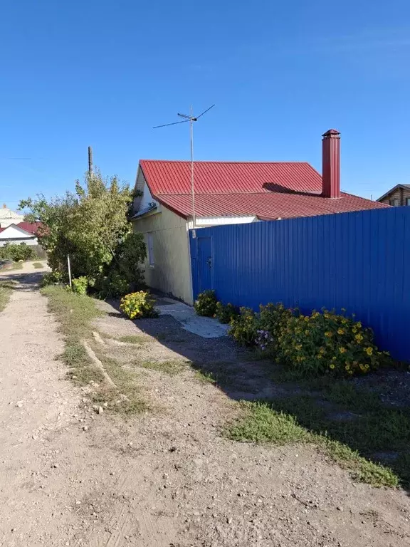 Дом в Саратовская область, Энгельс Ленинградский проезд (68 м) - Фото 1