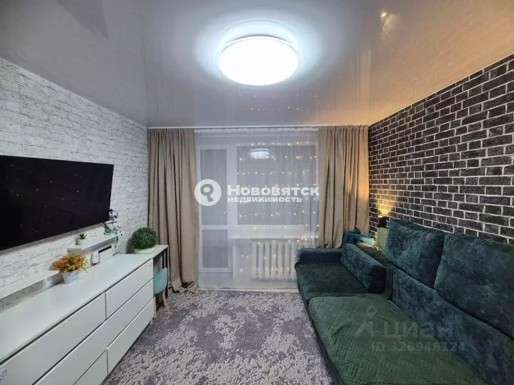 3-к кв. Кировская область, Киров ул. Опарина, 11 (50.6 м) - Фото 1