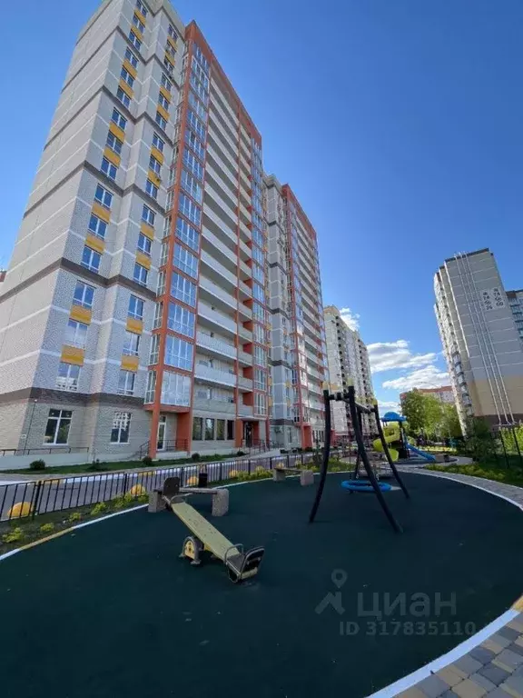 3-к кв. Брянская область, Брянск ул. Горбатова, 45 (91.7 м) - Фото 0