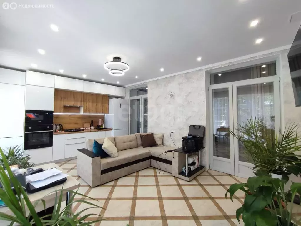 2-комнатная квартира: село Мирное, улица Белова, 34 (60 м) - Фото 1