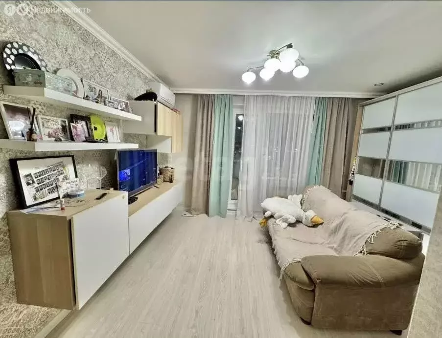 2-комнатная квартира: Челябинск, улица Братьев Кашириных, 85А (56.9 м) - Фото 1