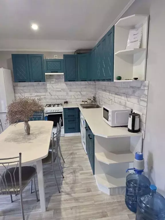 Дом в Крым, Сакский район, с. Штормовое ул. Дружбы, 5 (315 м) - Фото 1