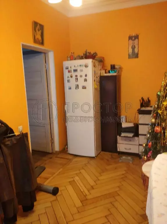 Продается комната в 6-комнатной квартире - Фото 1
