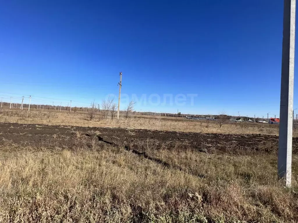 Участок в Оренбургская область, пос. Новосергиевка, 4-й мкр  (10.0 ... - Фото 0