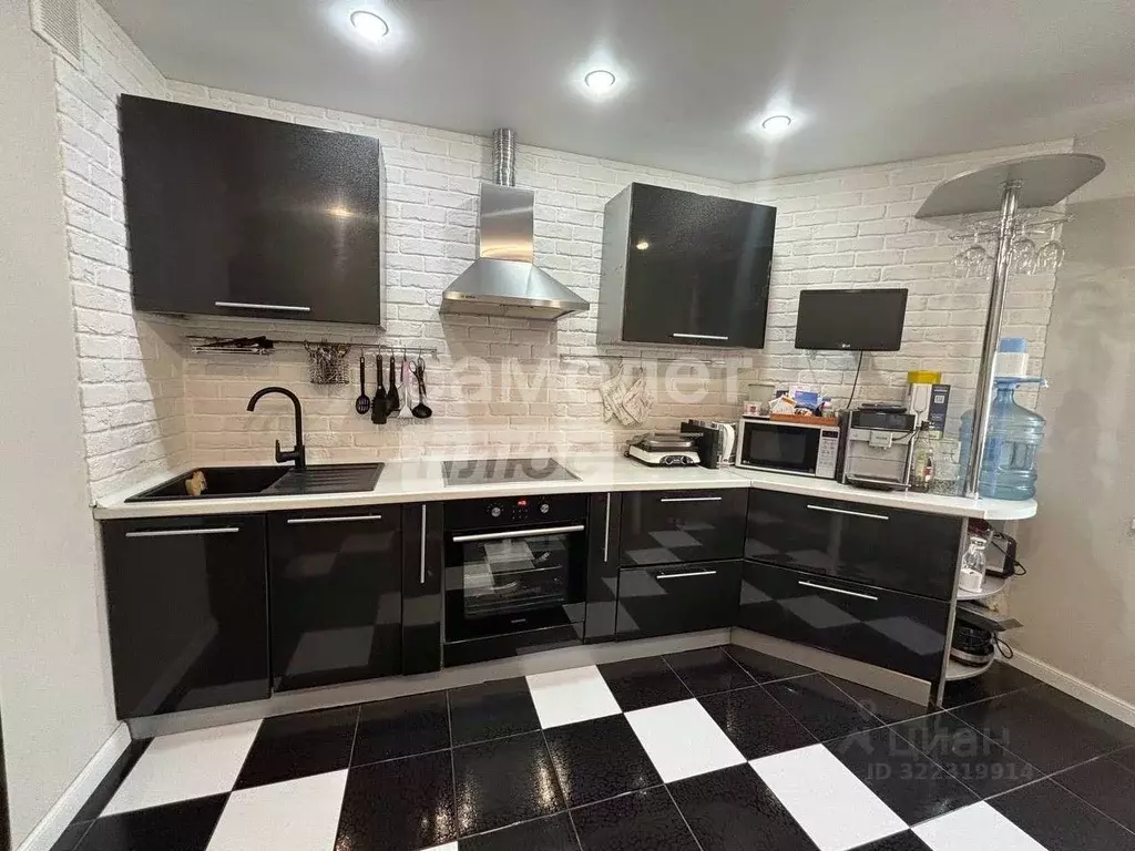 2-к кв. Свердловская область, Ревда ул. Максима Горького, 62к1 (60.2 ... - Фото 1