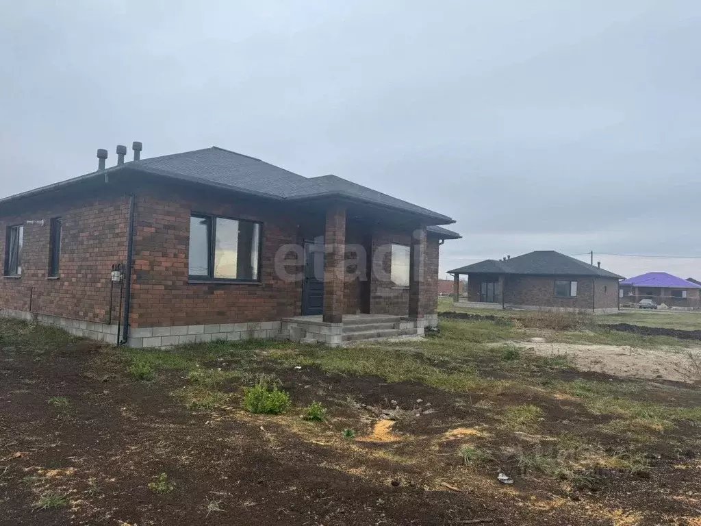 Дом в Белгородская область, Корочанский район, Мелиховское с/пос, с. ... - Фото 0