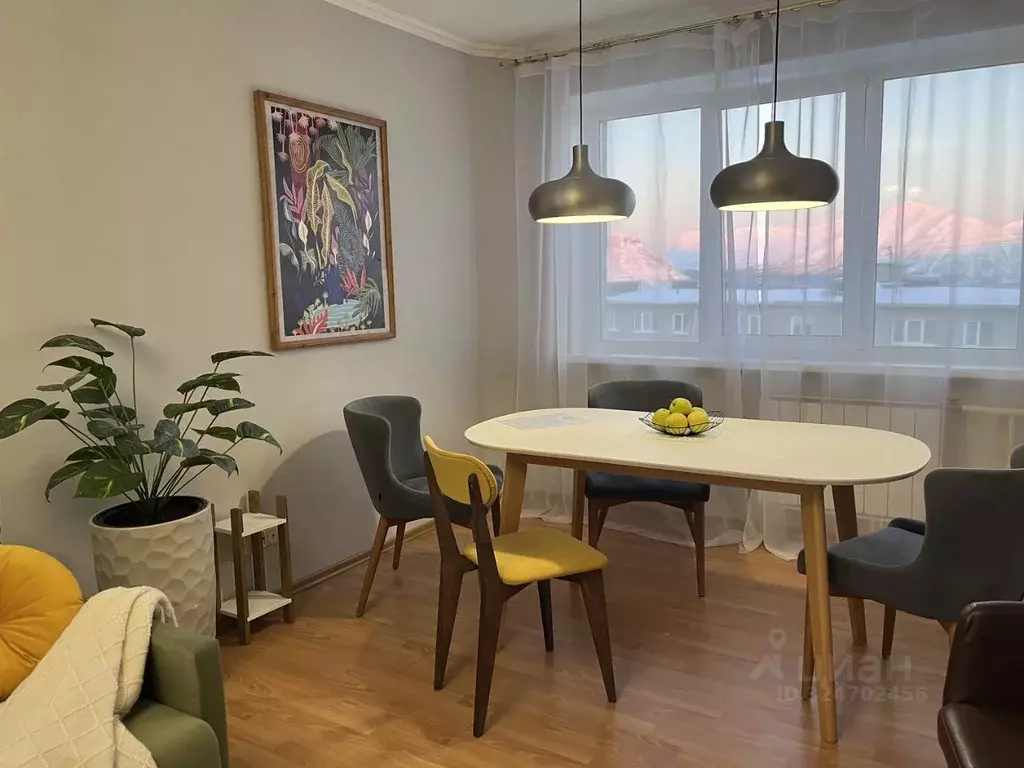 3-к кв. Мурманская область, Кировск ул. 50 лет Октября, 1 (60.0 м) - Фото 0