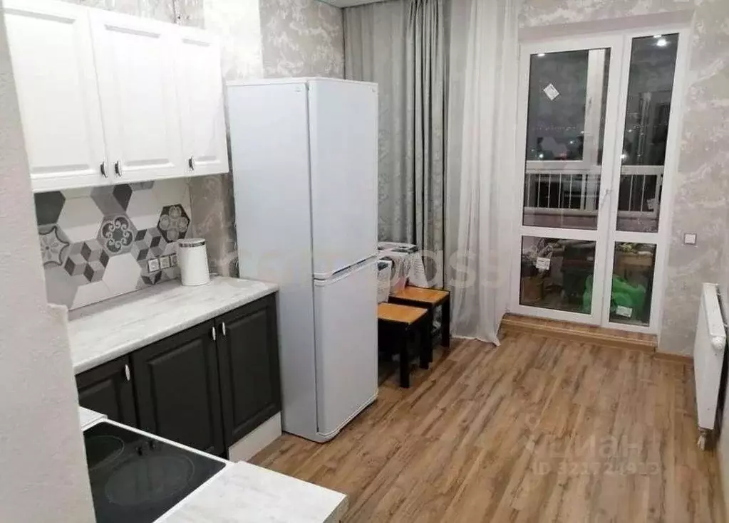 2-к кв. Тюменская область, Тюмень ул. Ветеранов Труда, 9А (63.0 м) - Фото 0