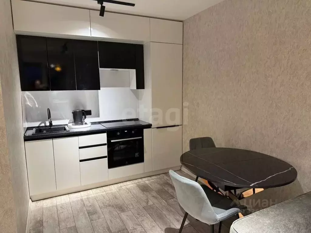 1-к кв. Тюменская область, Тюмень ул. Краснооктябрьская, 14 (45.0 м) - Фото 1