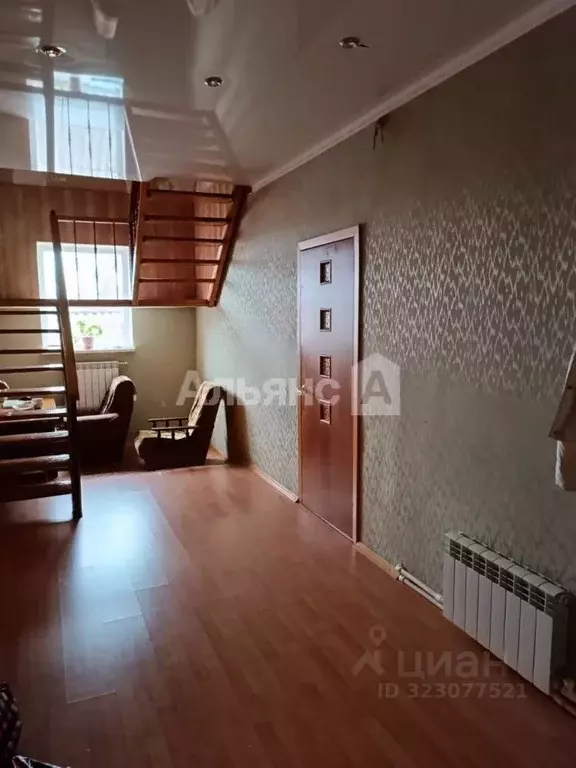 Дом в Ростовская область, Каменск-Шахтинский ул. Желябова (220 м) - Фото 2