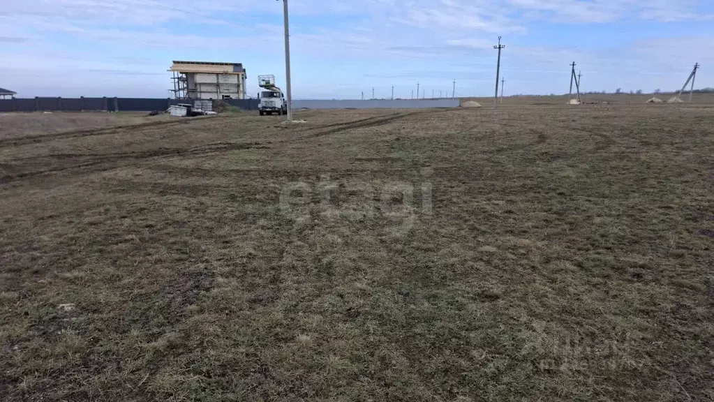 Участок в Крым, Ленинский район, Семисотское с/пос, с. Каменское ул. ... - Фото 1