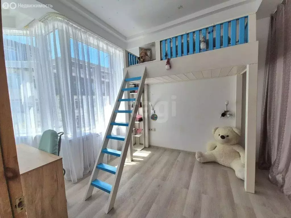 3-комнатная квартира: Адлер, Изумрудная улица, 15 (55 м) - Фото 0