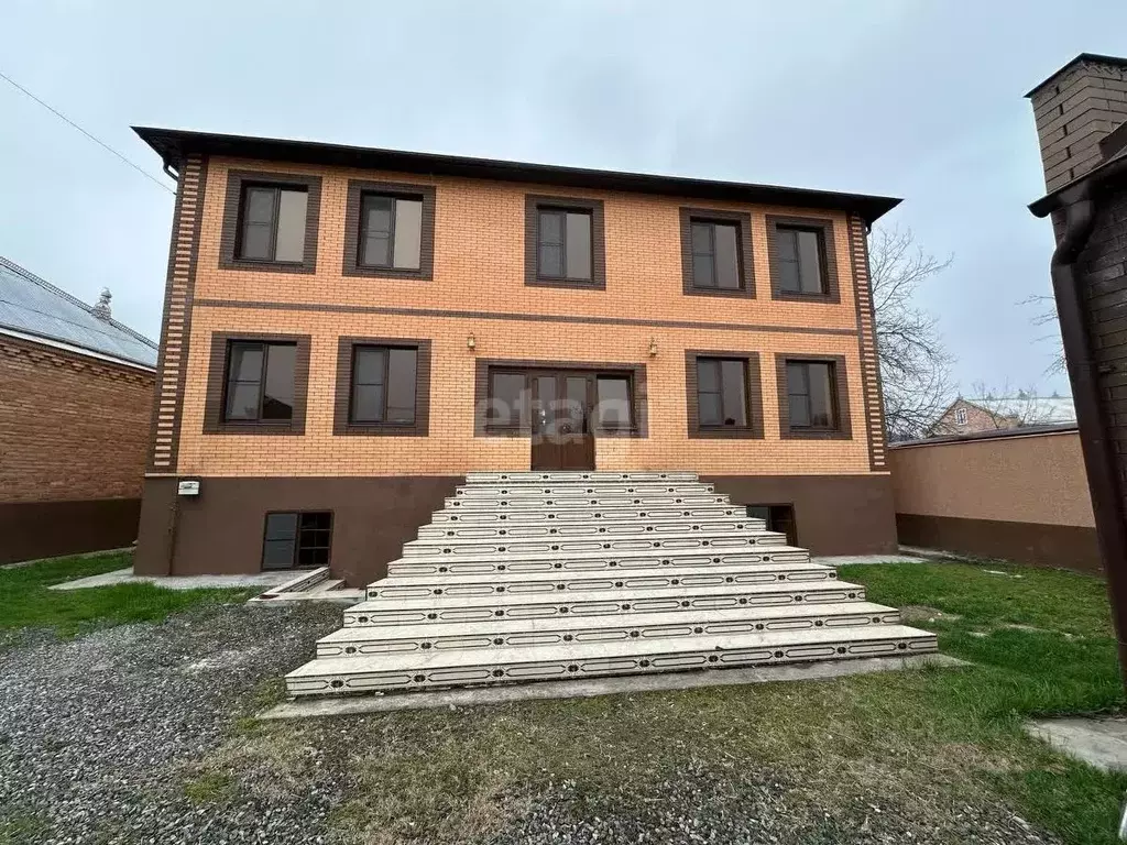 Дом в Ингушетия, Назрань ул. А-Г.Д. Тангиева (400 м) - Фото 1