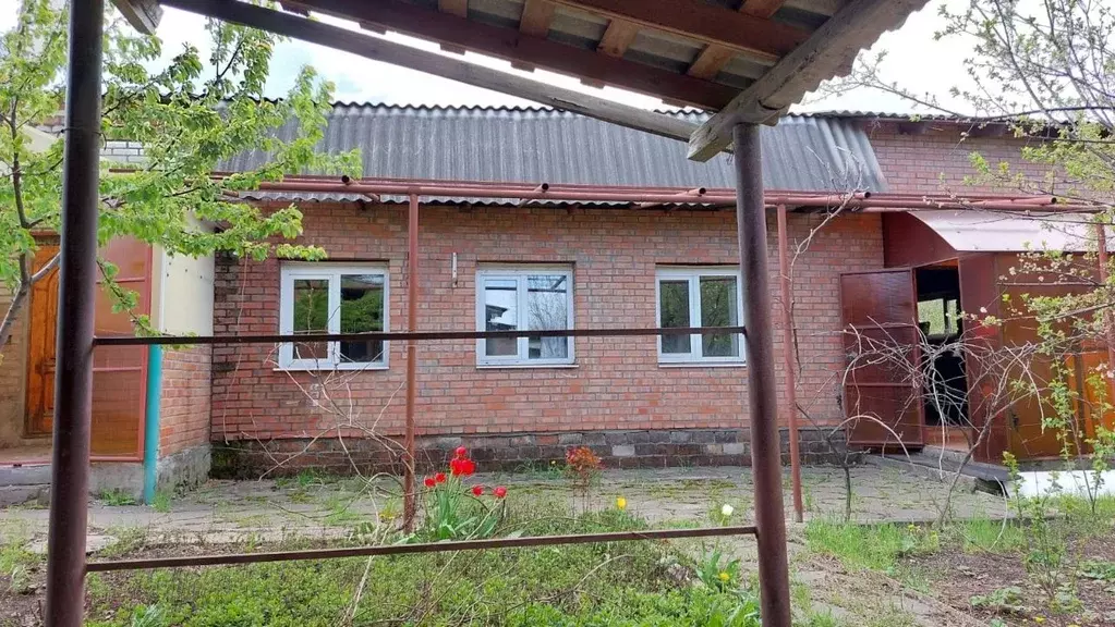 Дом в Ростовская область, Новошахтинск ул. Чекалина, 5 (104 м) - Фото 0