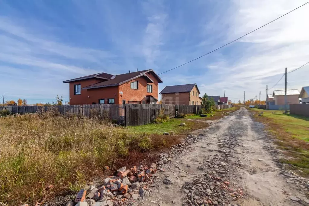 Участок в Омская область, Омский район, с. Надеждино ул. Васильевская ... - Фото 0