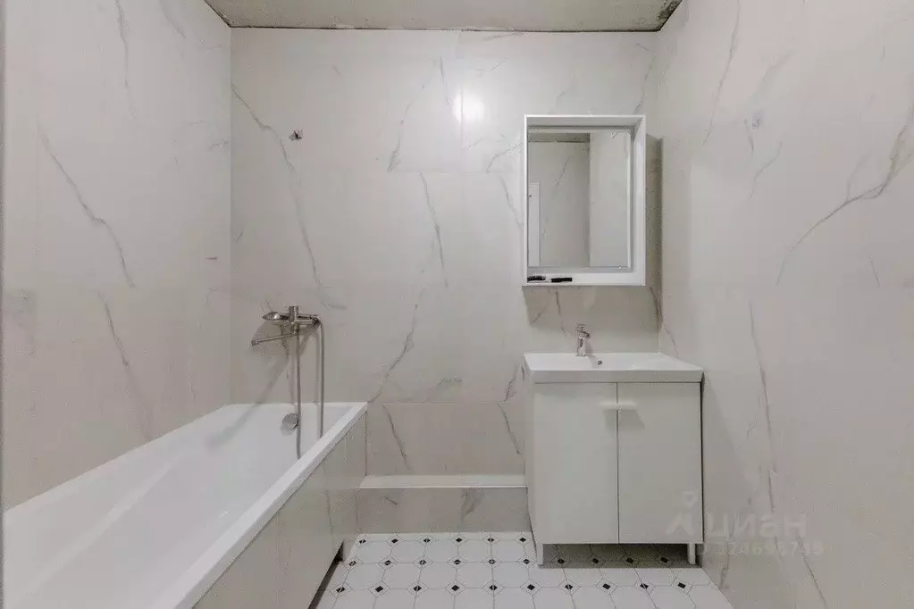 2-к кв. Свердловская область, Верхняя Пышма Зеленая ул., 1В (57.0 м) - Фото 2