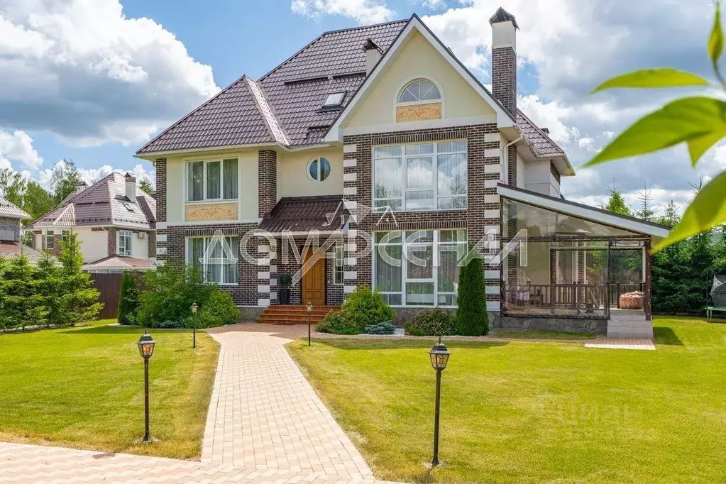 Дом в Москва д. Уварово, ул. Ирбис (340 м) - Фото 2