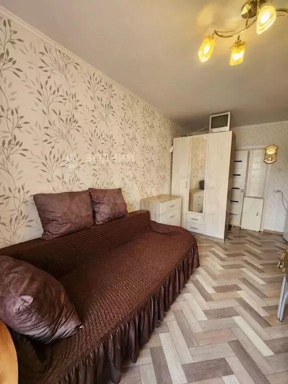 Комната 17 м в 3-к., 1/9 эт. - Фото 0