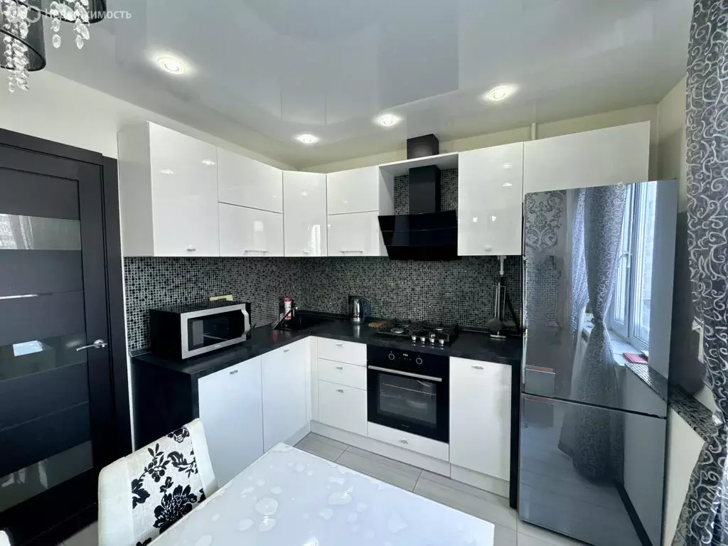 3-комнатная квартира: Новый Уренгой, район Северная Жилая Часть, ... - Фото 2